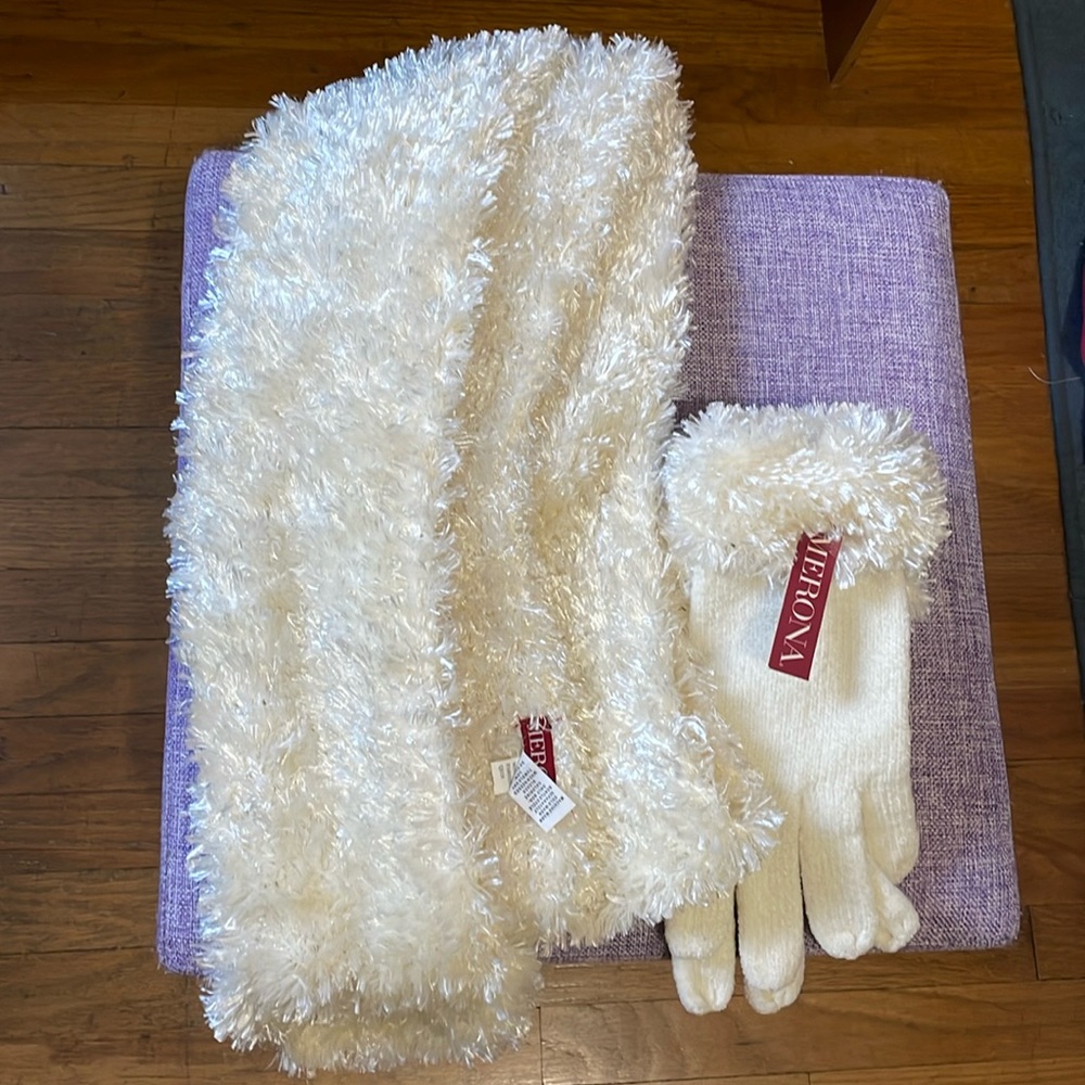 NWT Merona Scarf and Gloves Set